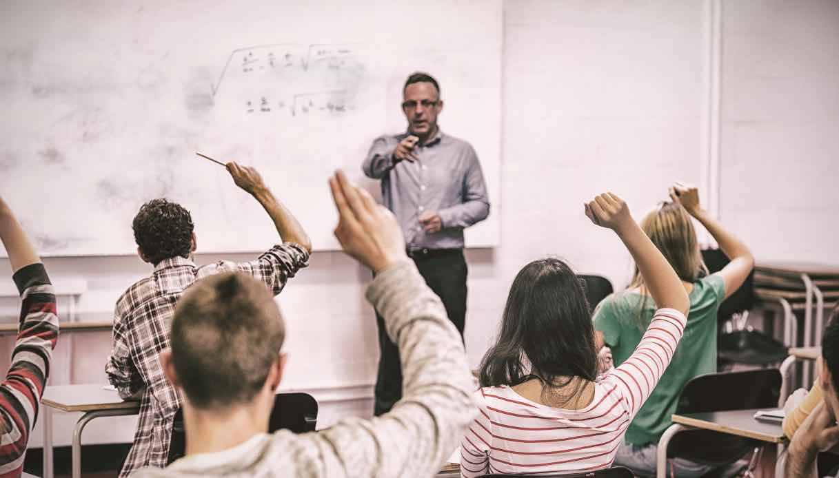 A scuola vince il precariato, boom di supplenti: quest’anno 250mila contratti a tempo determinato